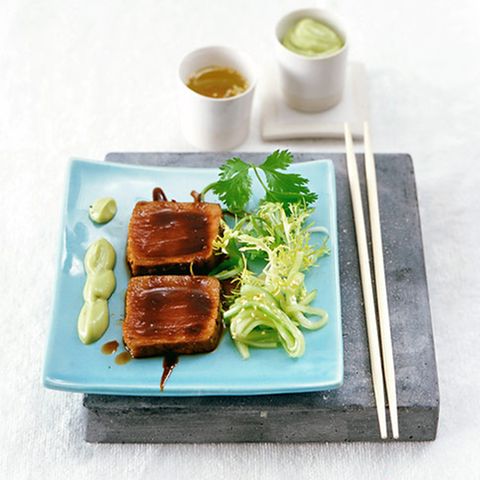 Teriyaki-Thunfisch mit Avocadocreme