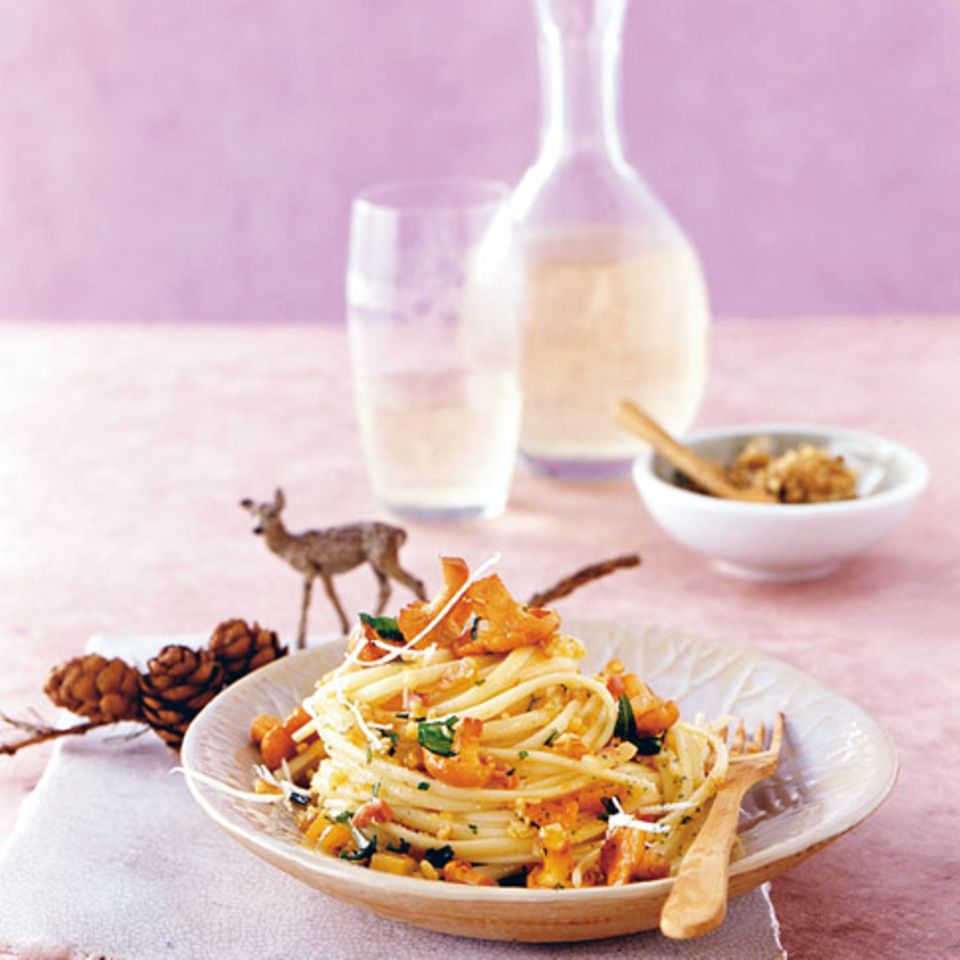 Walnuss-Linguini mit Pfifferlingen
