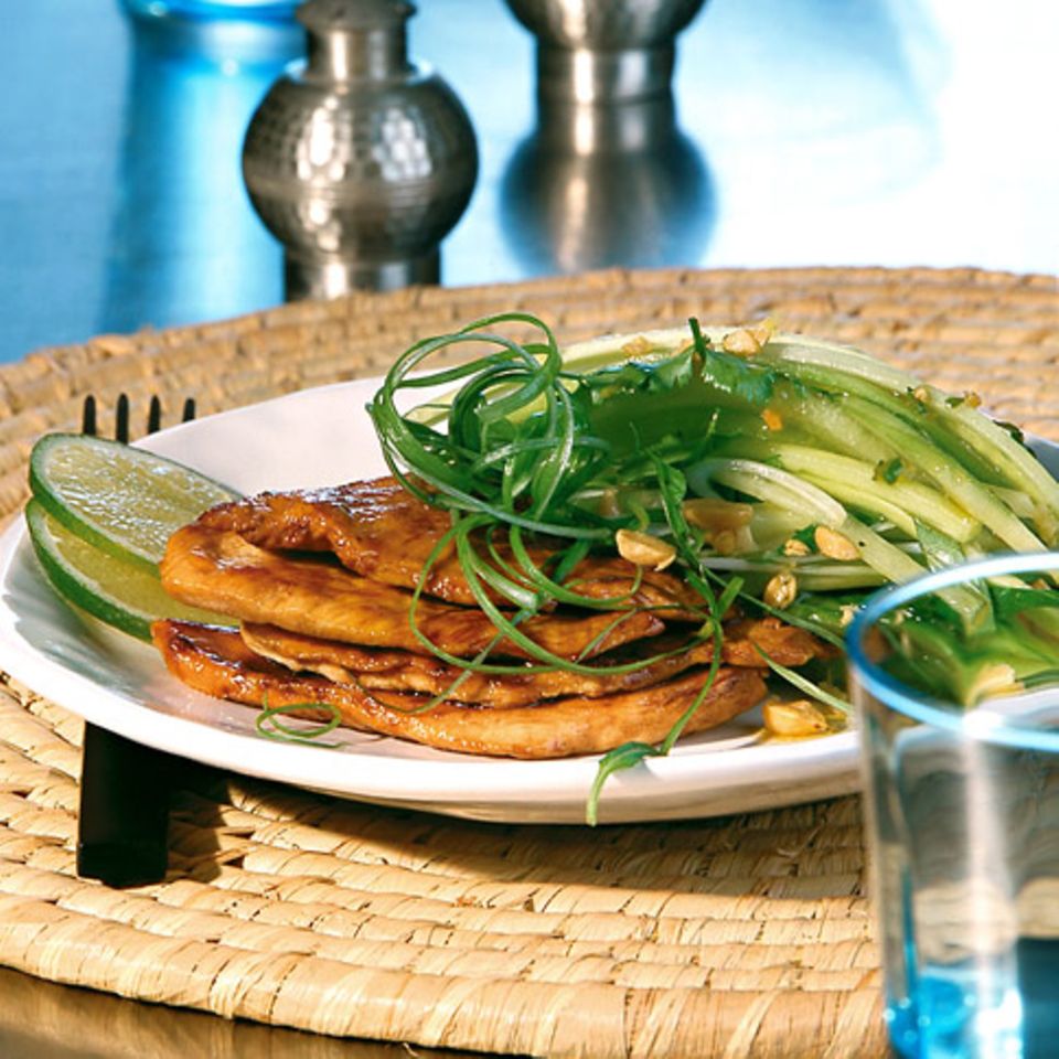 Kräutersalat mit glasiertem Hähnchen