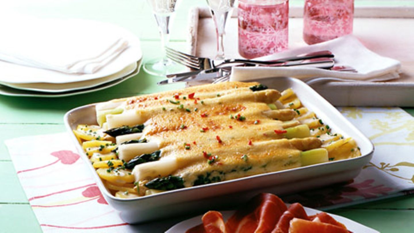 Spargelgratin mit Chilihollandaise Rezept - [ESSEN UND TRINKEN]