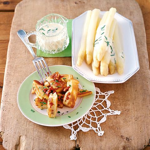 Spargel mit Kartoffel-Porree-Creme
