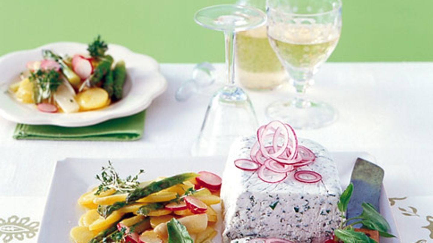 Bibbeleskäs-Terrine mit Spargelsalat Rezept - [ESSEN UND TRINKEN]