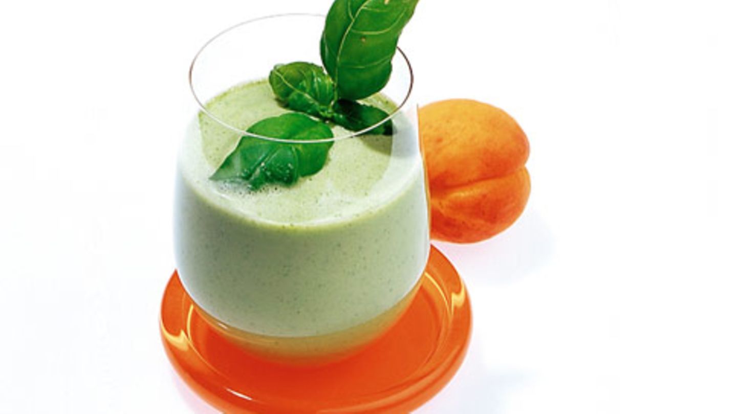Basilikumdrink mit Aprikosen Rezept