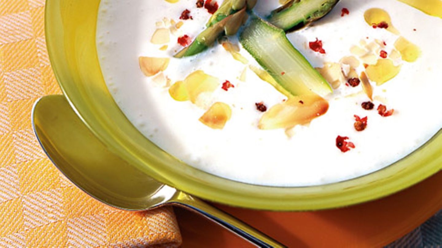 Blumenkohlsuppe mit grünem Spargel Rezept