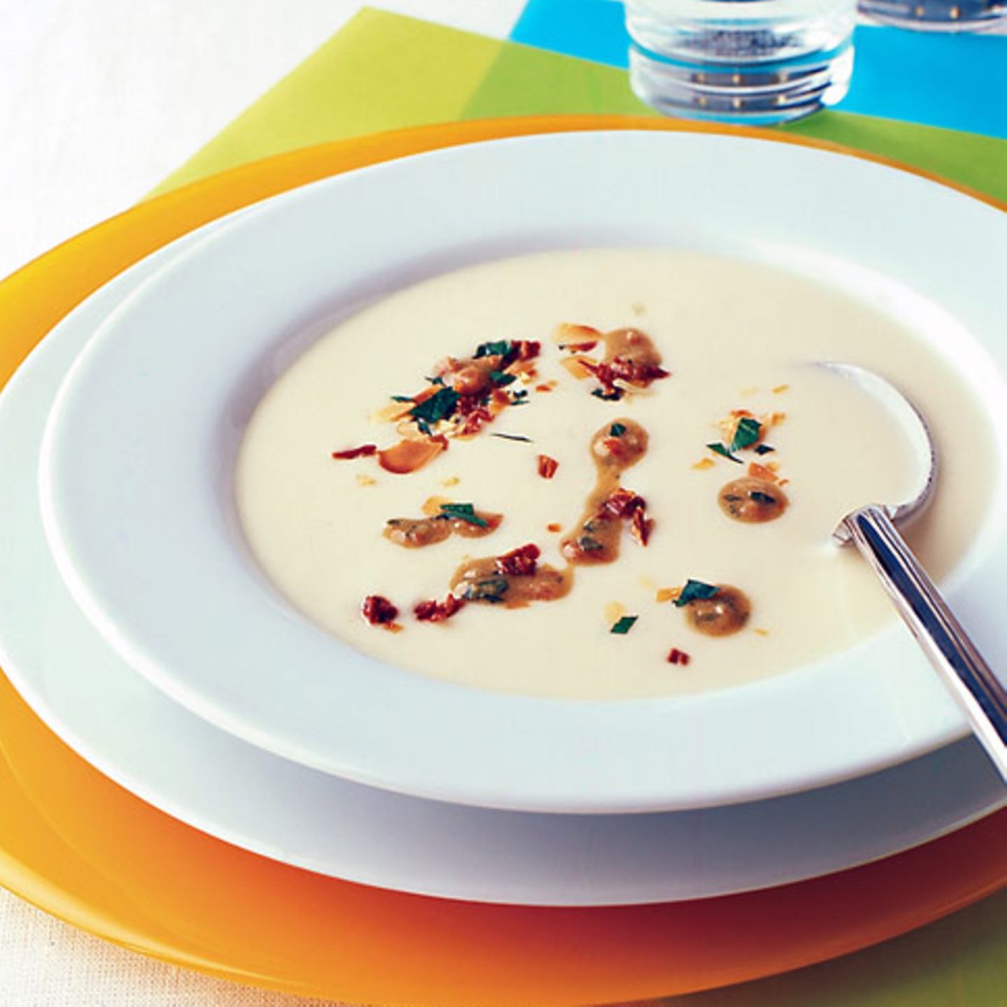 Selleriesüppchen mit Mandelpesto