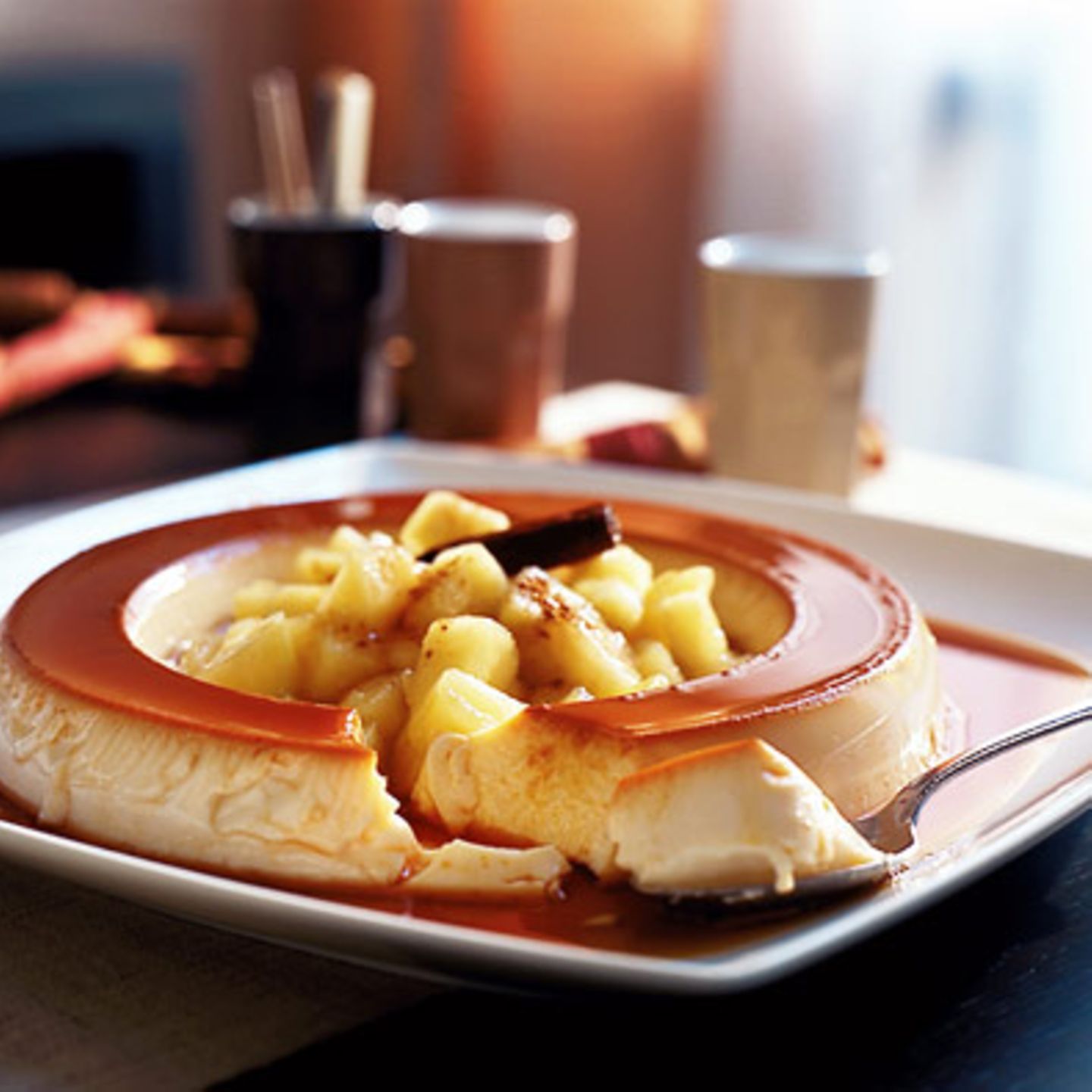 Crème Caramel mit Apfelkompott