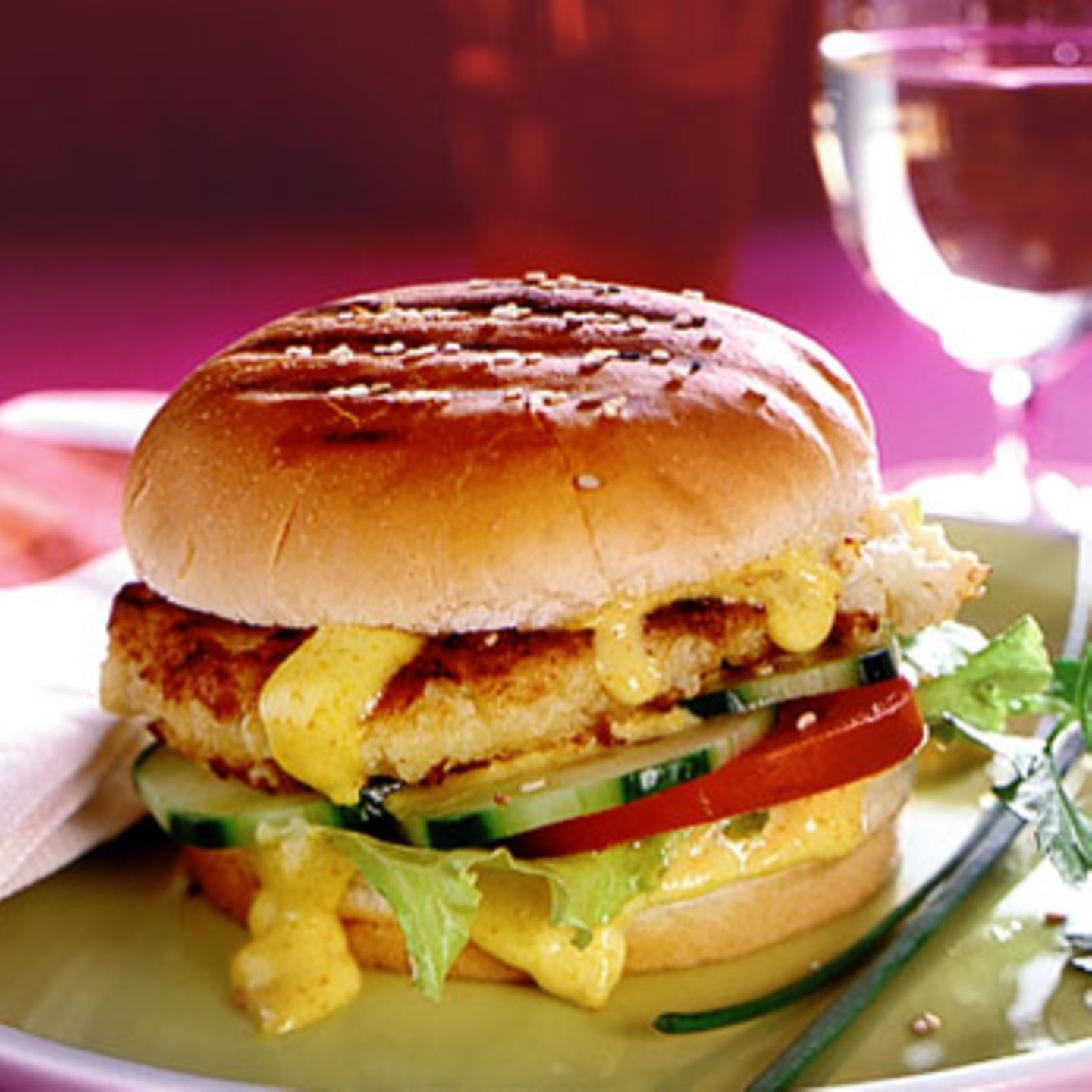Blumenkohl-Burger mit Currycreme Rezept - [ESSEN UND TRINKEN]