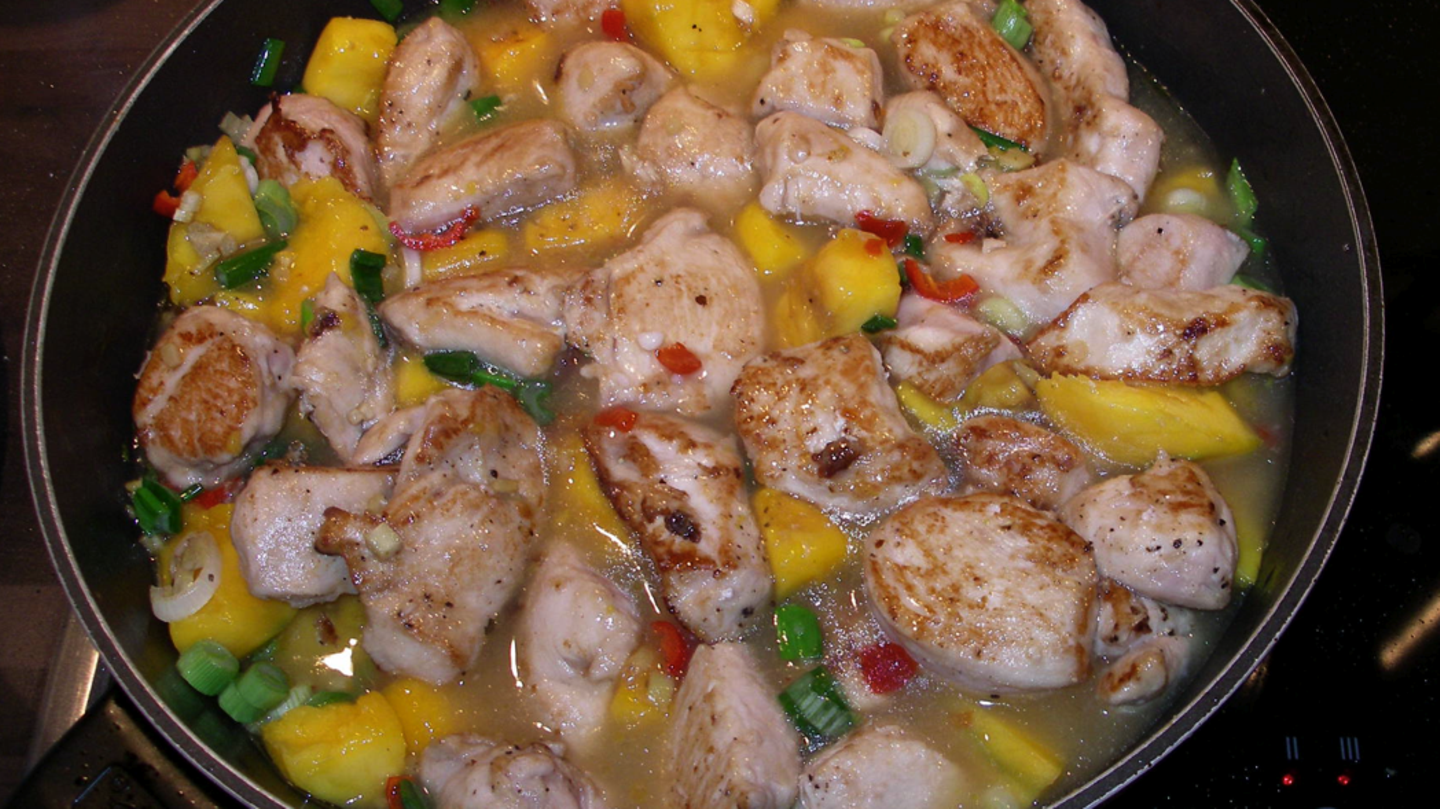 Hähnchen-Wok mit Mango Rezept