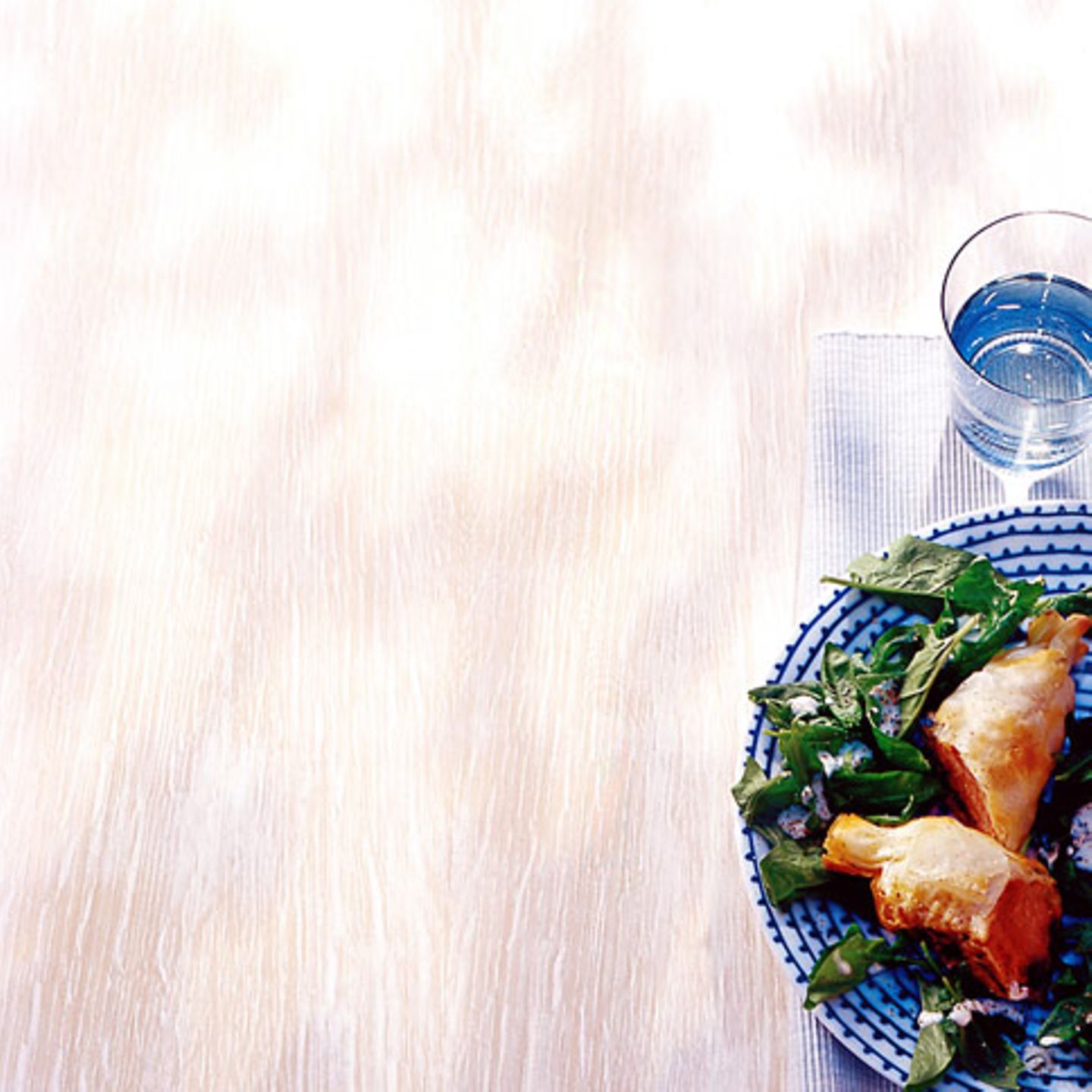 Lammfilet im Teigmantel mit Spinatsalat