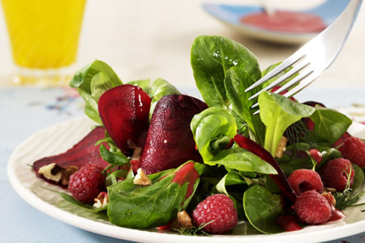 Feldsalat mit Himbeerdressing Rezept - [ESSEN UND TRINKEN]