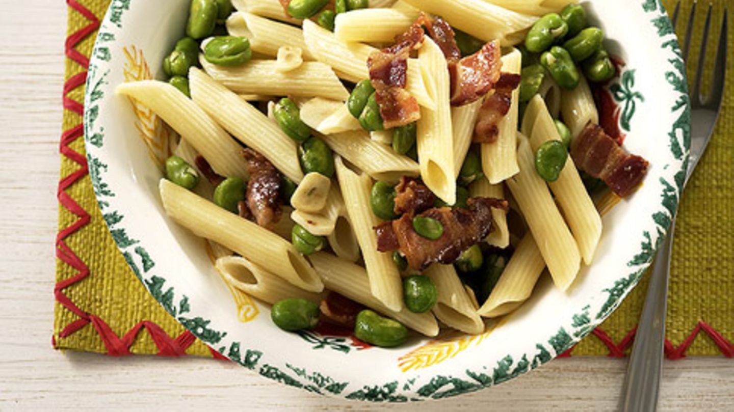 Pasta, Bohnen und Speck Rezept