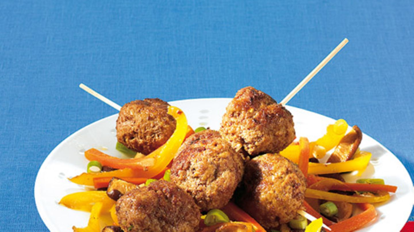Buletten auf Asia-Gemüse Rezept