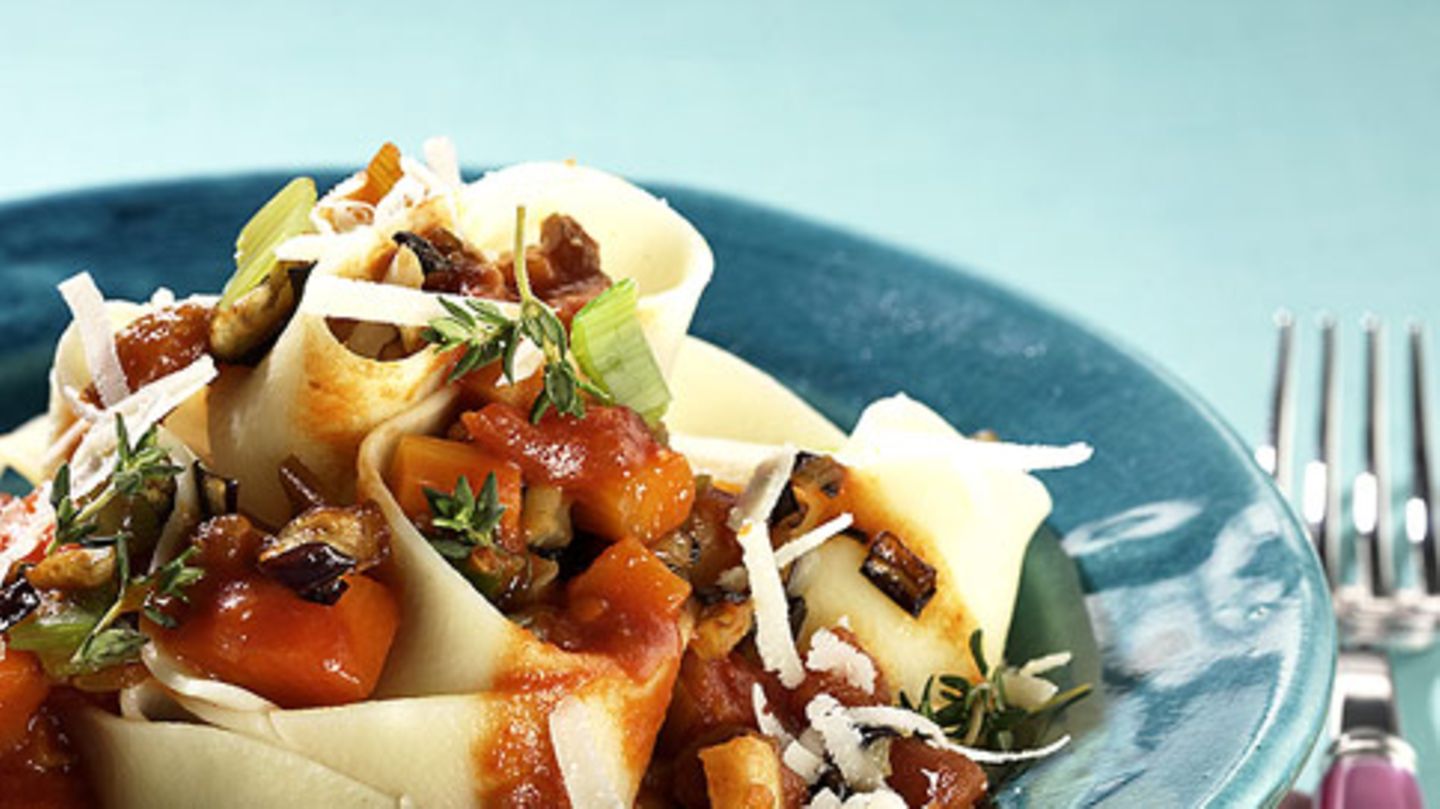 Bandnudeln mit Gemüse-Sugo Rezept - [ESSEN UND TRINKEN]