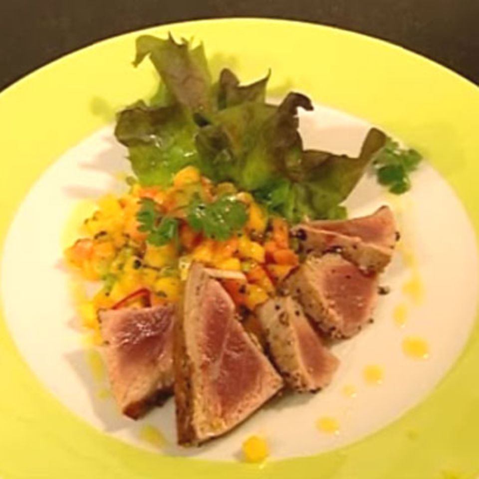 Eichblattsalat mit gepfeffertem Thunfisch