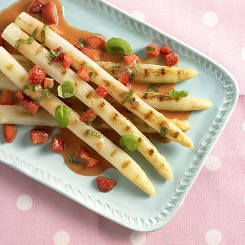 Spargel mit Erdbeer-Vinaigrette
