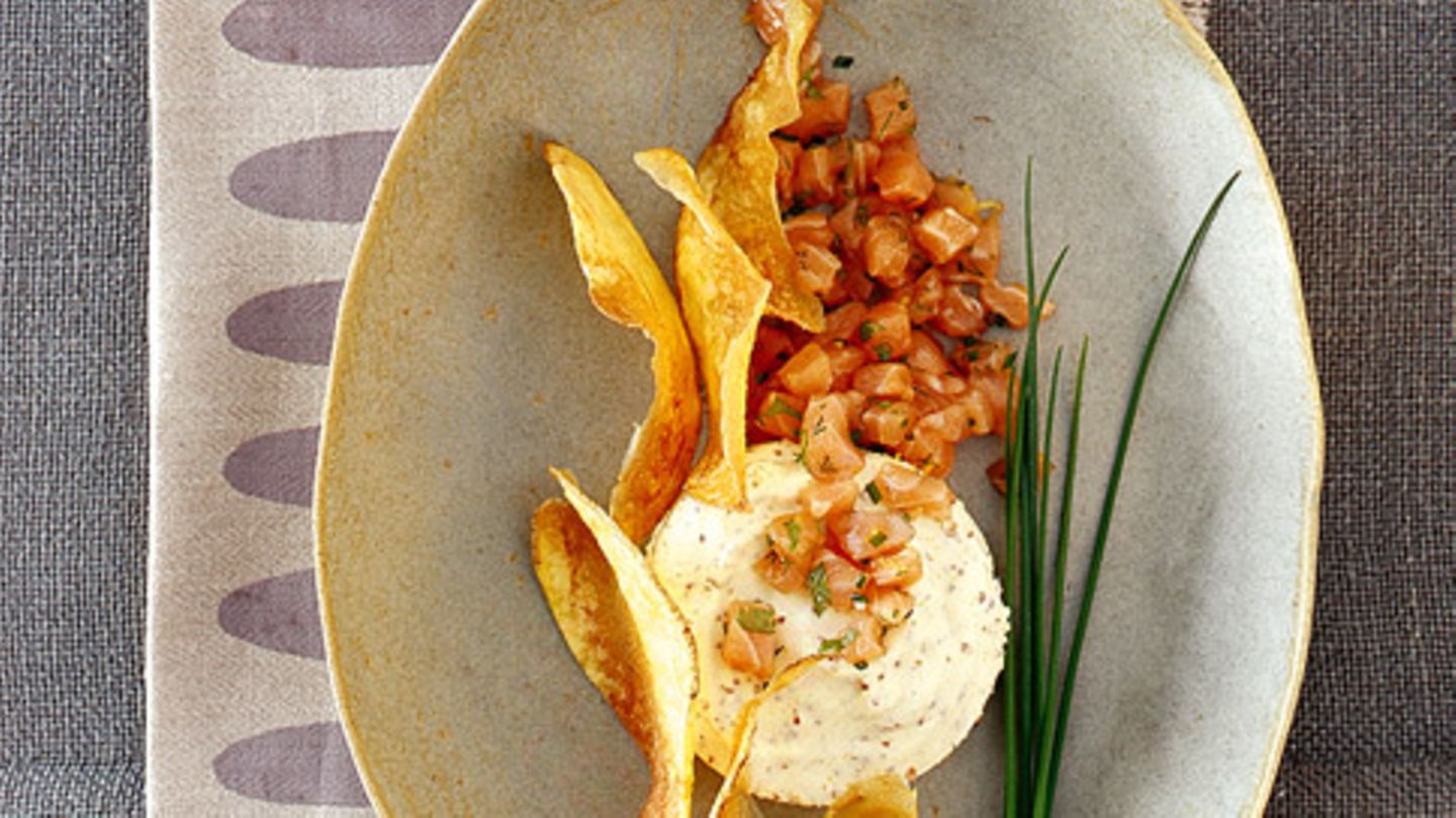 Senfmousse mit Lachs-Tatar Rezept - [ESSEN UND TRINKEN]