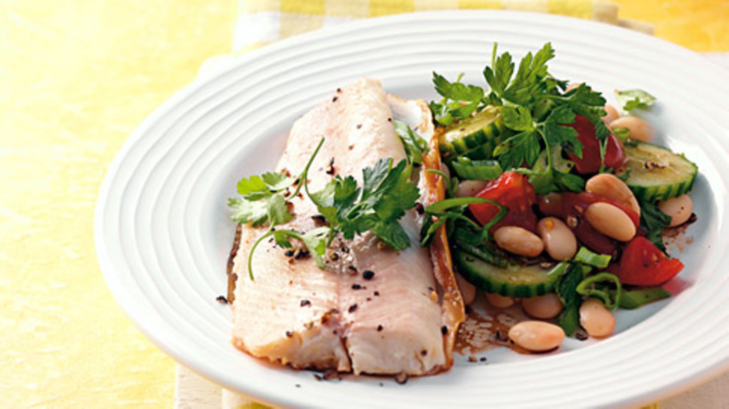 Räucherforelle auf Bohnensalat Rezept - [ESSEN UND TRINKEN]