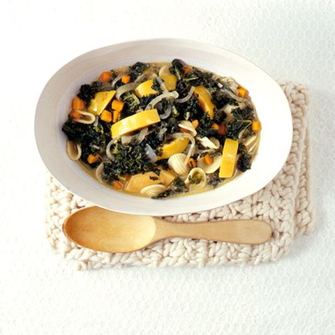 Grünkohlsuppe mit Quitten und Orecchiette