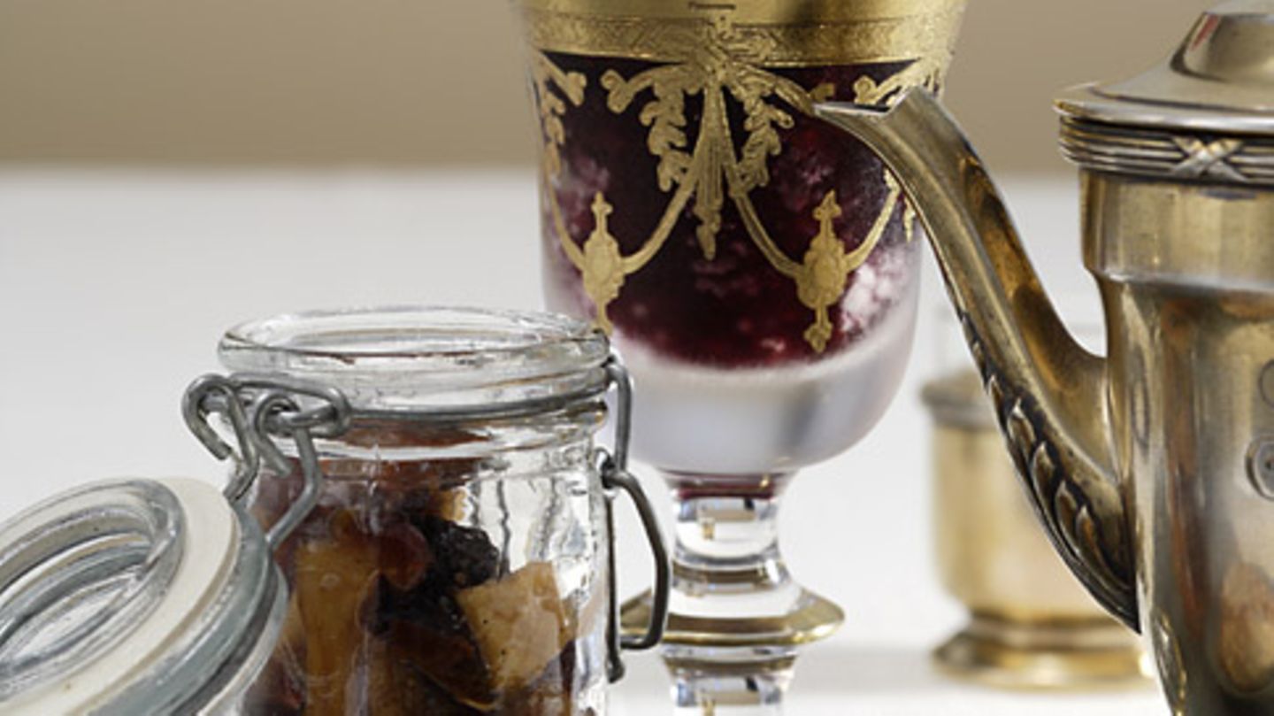 Rotwein-Pfeffer-Granita mit Backobst Rezept