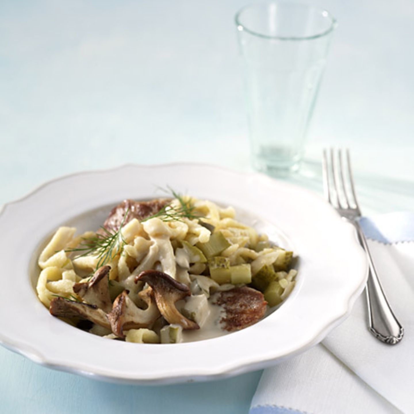 Spätzle mit Gurken-Pilz-Sauce