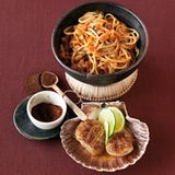 Chili-Nudeln mit Mole-Muscheln