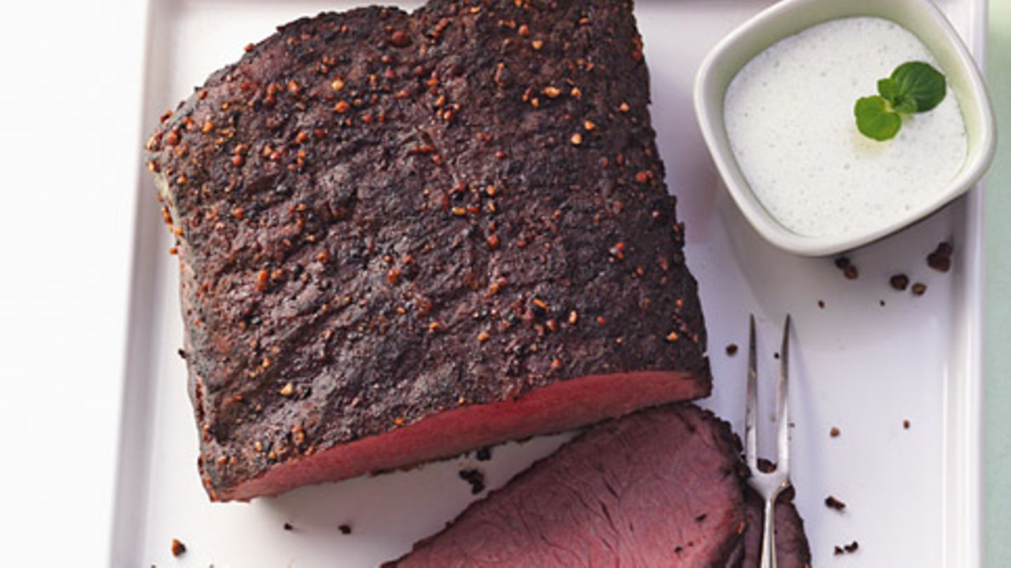 Pfeffer-Roastbeef mit Minzsauce Rezept