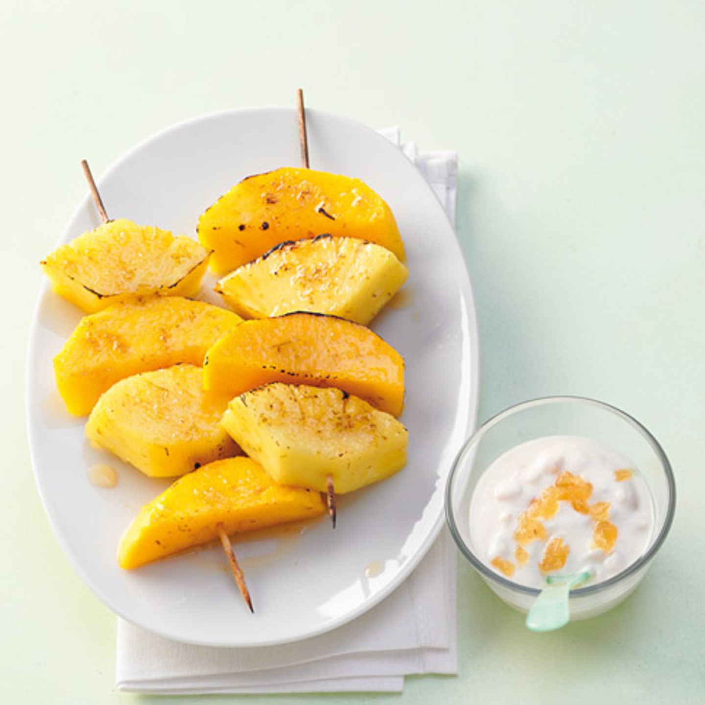 Gegrillte Ananas-Mango-Spieße