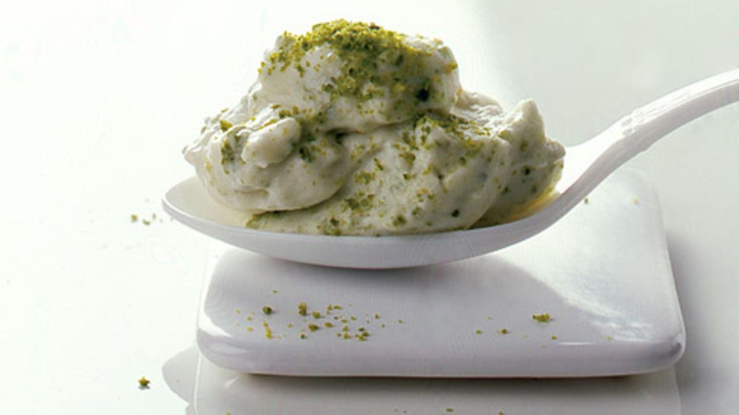 Vanille-Joghurtcreme mit Pistazien Rezept