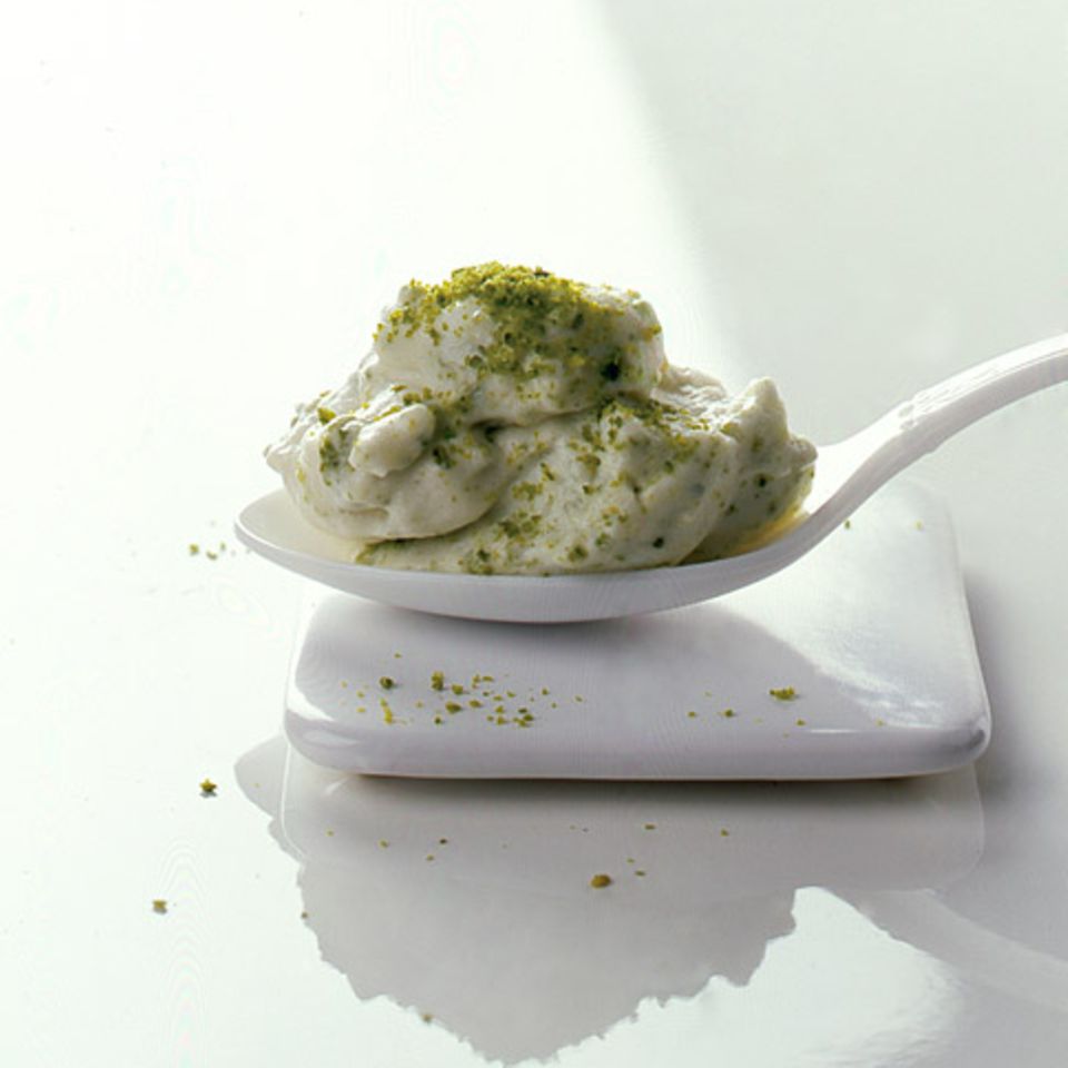Vanille-Joghurtcreme mit Pistazien