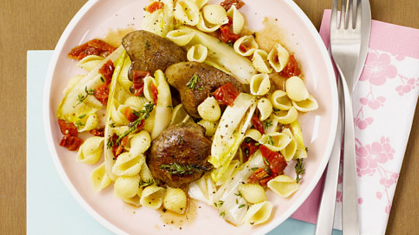 Muschelnudeln mit Geflügelleber Rezept