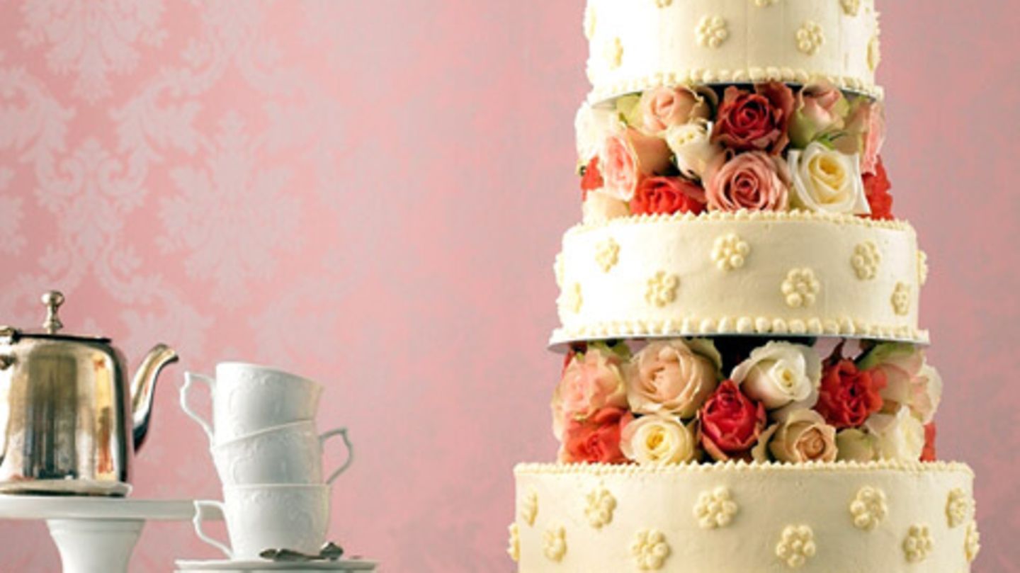 Hochzeitstorte mit Rosen Rezept