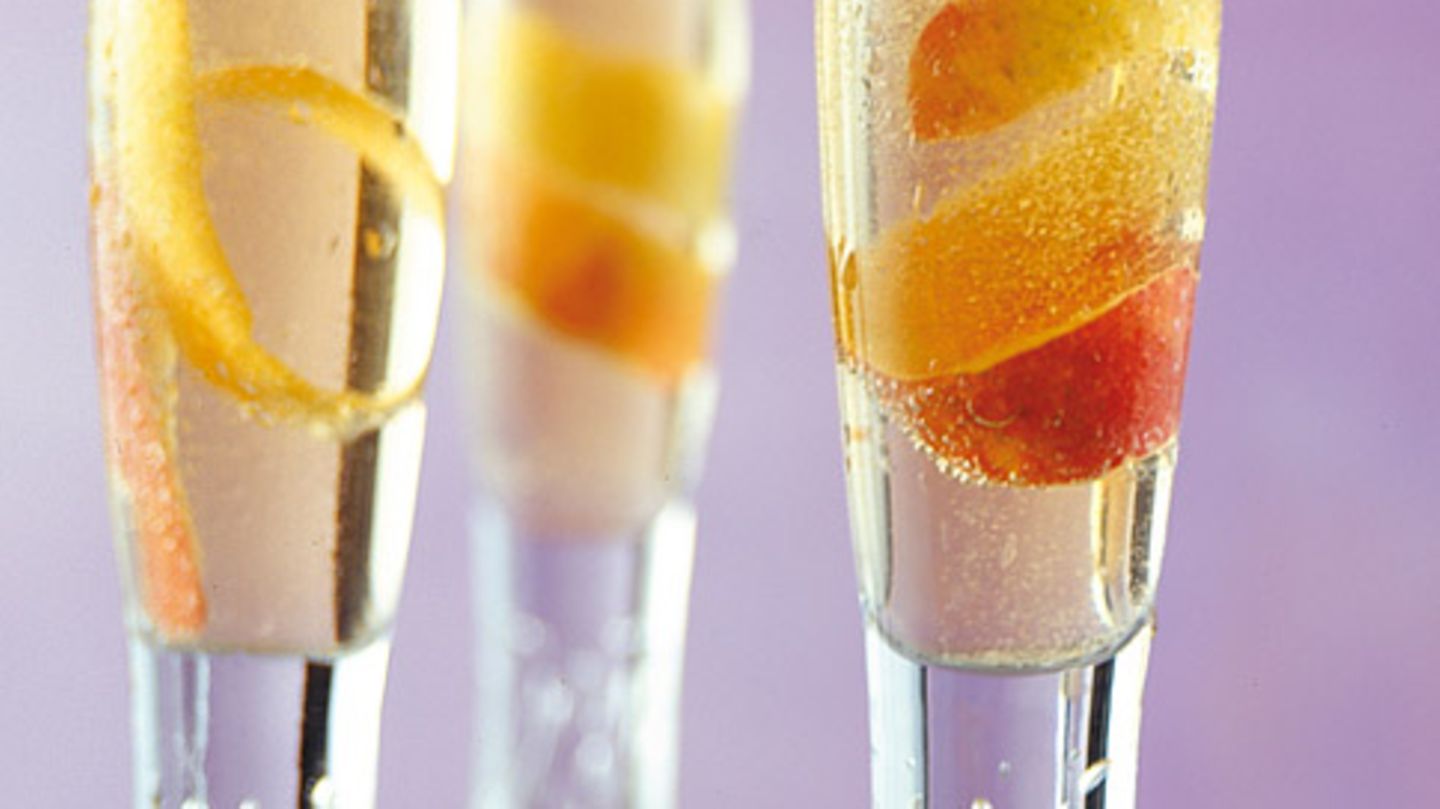 Waldmeisterbowle mit Apfel Rezept