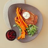 Bison-Rib-Eye-Steak mit Ahornsirup-Butter