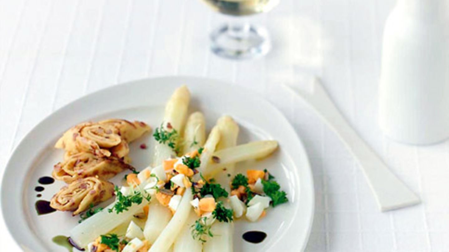Spargelsalat mit Eier-Vinaigrette Rezept