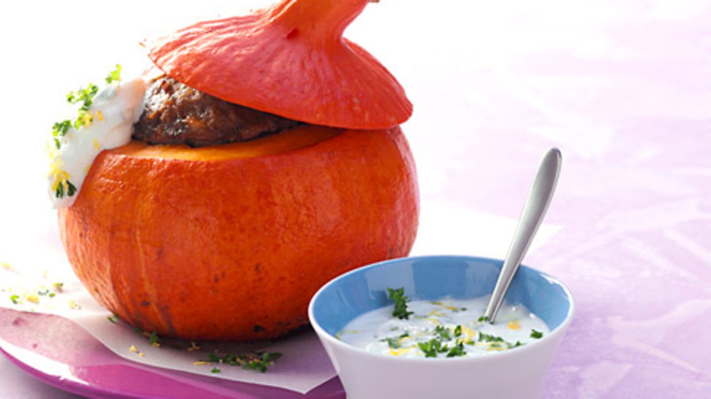 Gefüllter Kürbis mit Kräuterdip Rezept