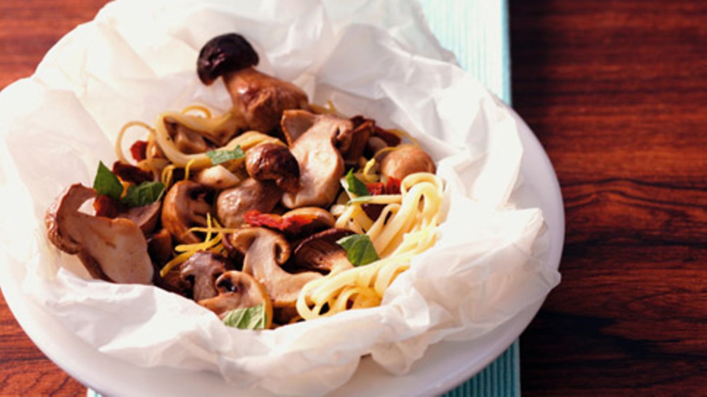 Nudelnester mit Pilzen Rezept
