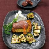 Pochierte Rotwein-Eier mit Zucchini