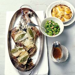 Zicklein mit Lavendel in der Salzkruste