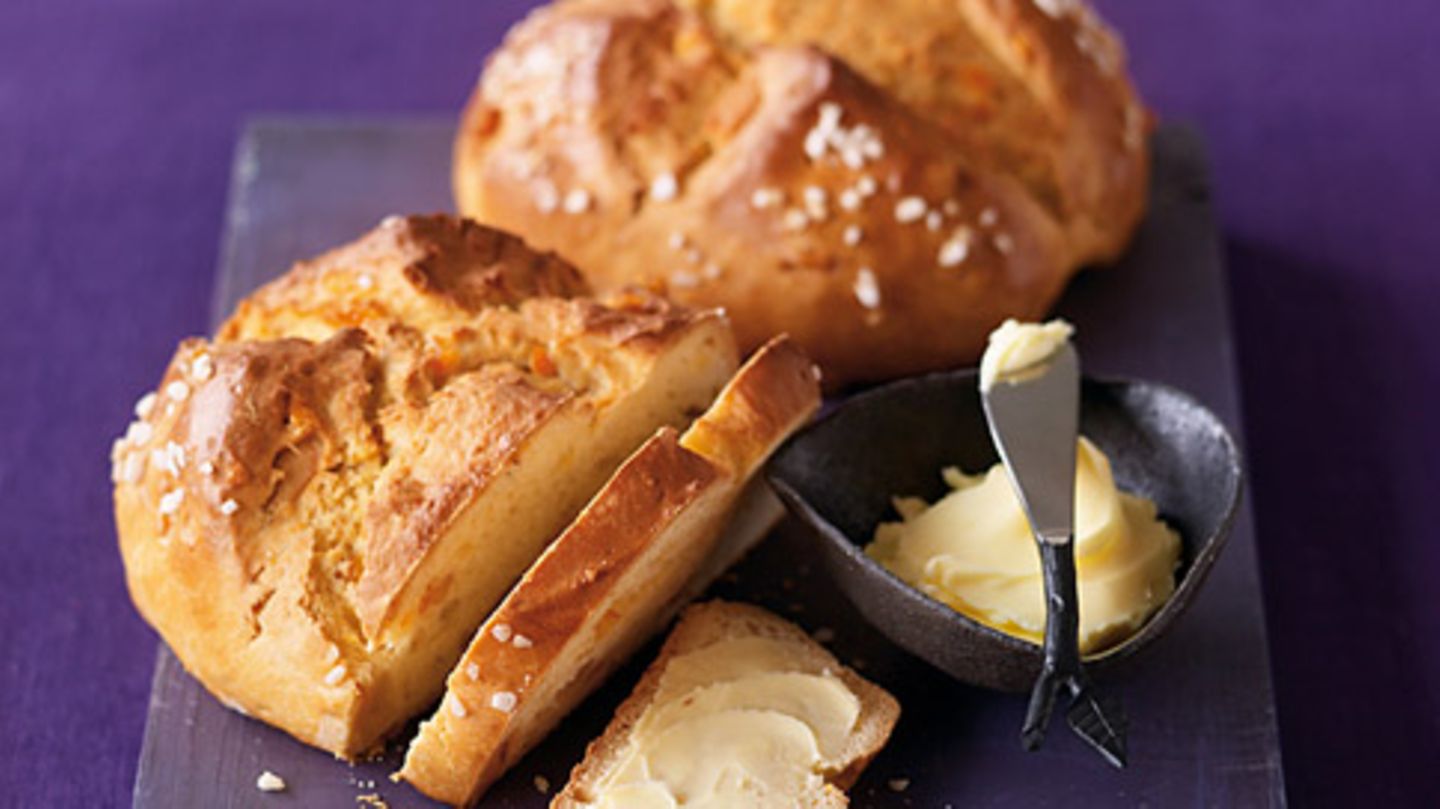 Osterbrot mit Marzipan Rezept