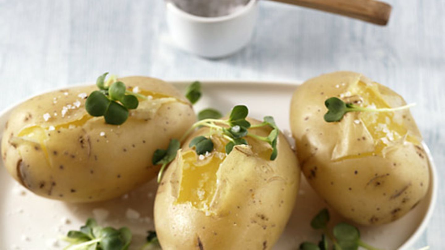 Neue Kartoffeln mit dreierlei Quark Rezept - [ESSEN UND TRINKEN]