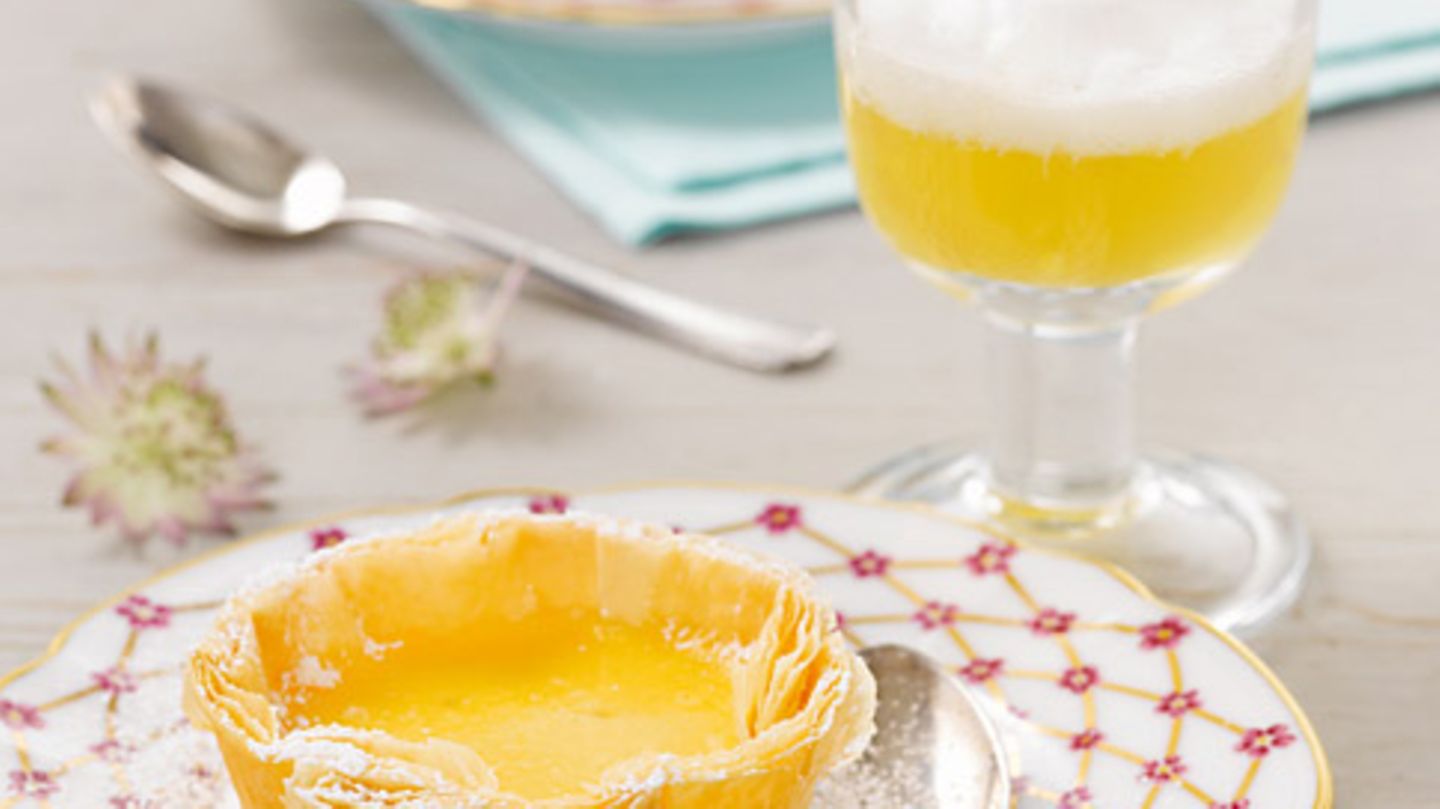 Passionsfruchttörtchen mit Orangenpunsch Rezept
