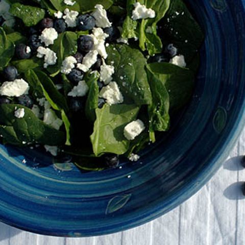 Spinatsalat mit Schafskäse