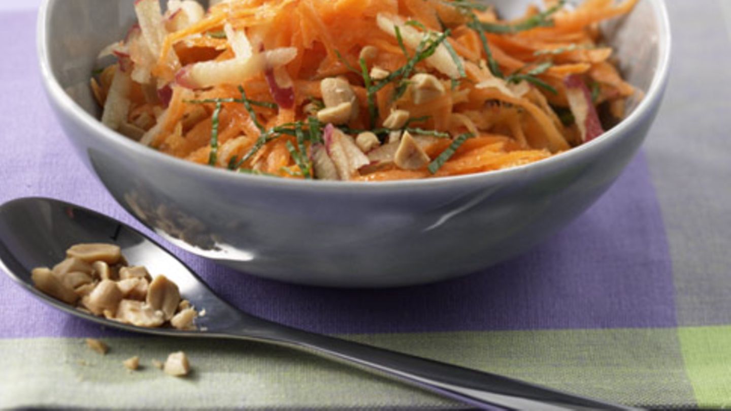 Möhrensalat mit Erdnüssen Rezept - [ESSEN UND TRINKEN]