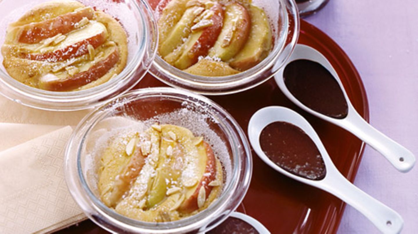 Apfelküchlein mit Schokosauce Rezept