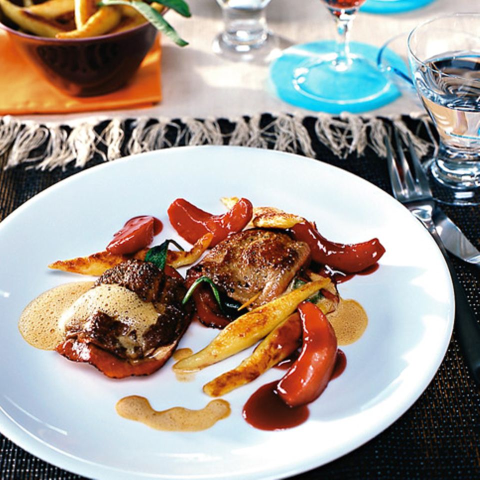 Wild-Saltimbocca mit Gewürzäpfeln