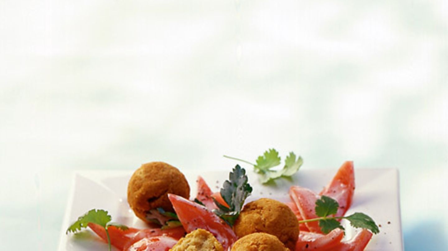 Gebratene Kichererbsenbällchen mit Tomaten-Petersilien-Salat Rezept