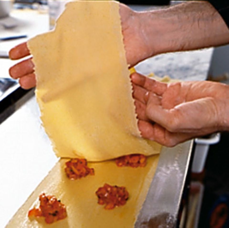 Orangenravioli mit Paprikafüllung