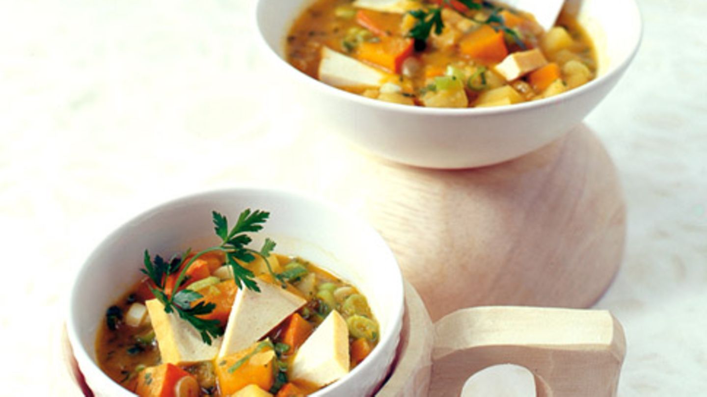 Gelbe Schälerbsensuppe mit geräuchertem Tofu Rezept