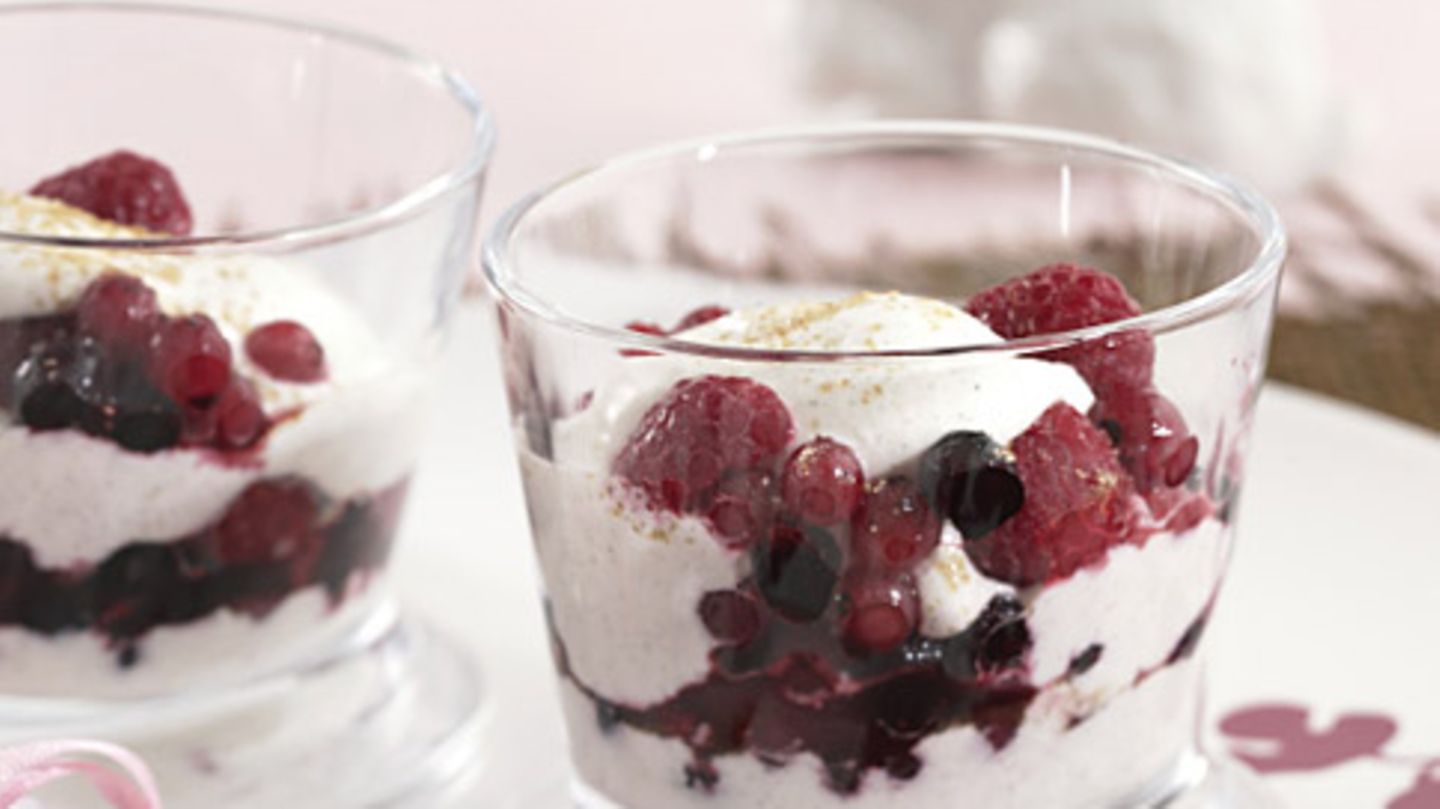 Joghurtsahne mit Früchten Rezept