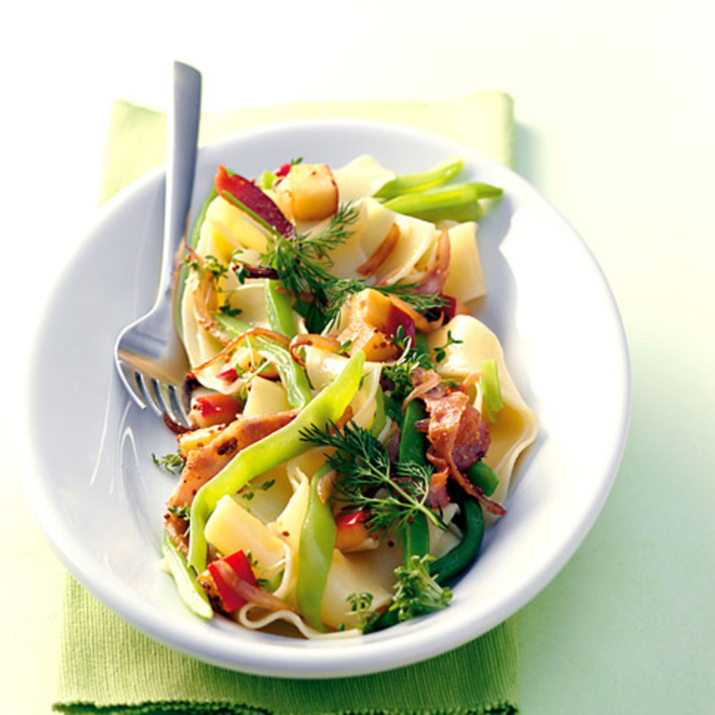 Tagliatelle mit Schneidebohnen und Schinken